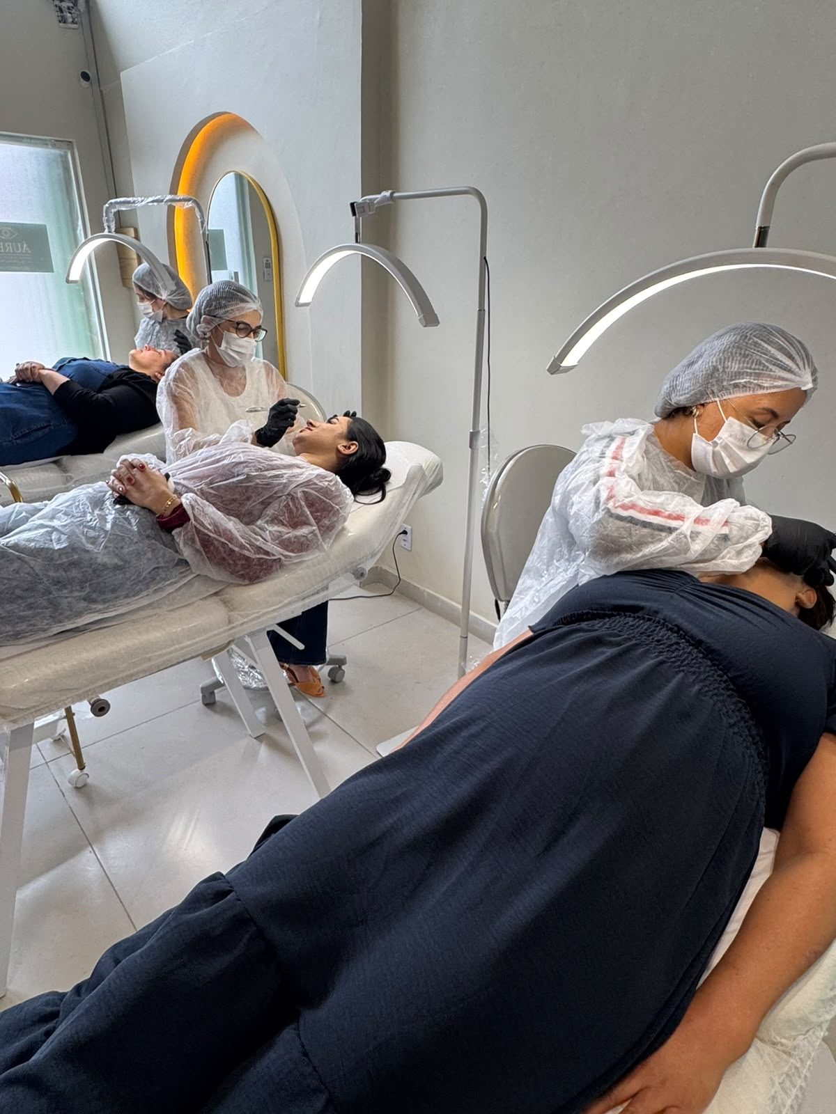 Turma em treinamento prático na Áurea